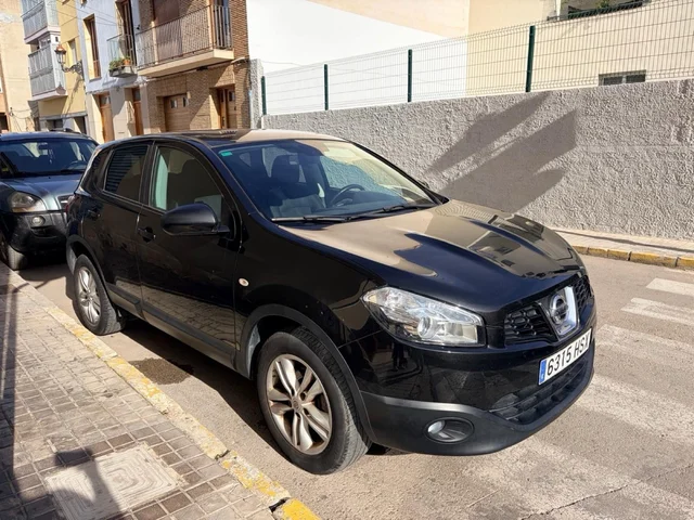 Coches de ocasión ofertas en Valencia: Nissan Qashqai negro disponible en Lucas Ocasión